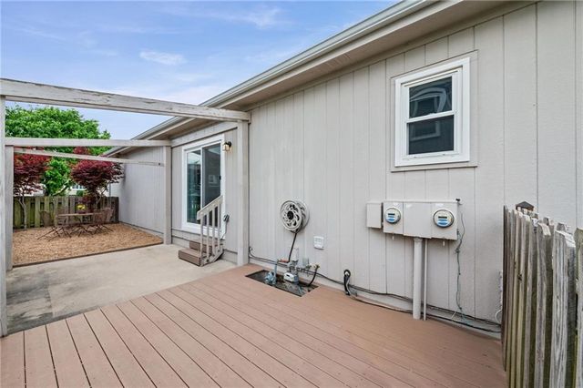 3907 SW Chartwell Court, Lee's Summit, MO 64082