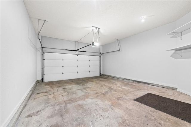 3907 SW Chartwell Court, Lee's Summit, MO 64082