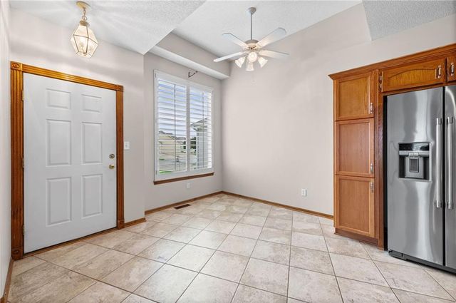 3907 SW Chartwell Court, Lee's Summit, MO 64082