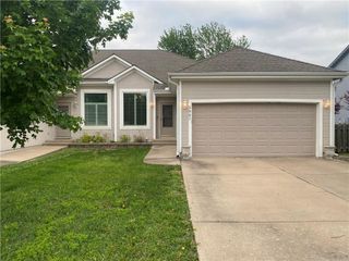 3907 SW Chartwell Court, Lee's Summit, MO 64082