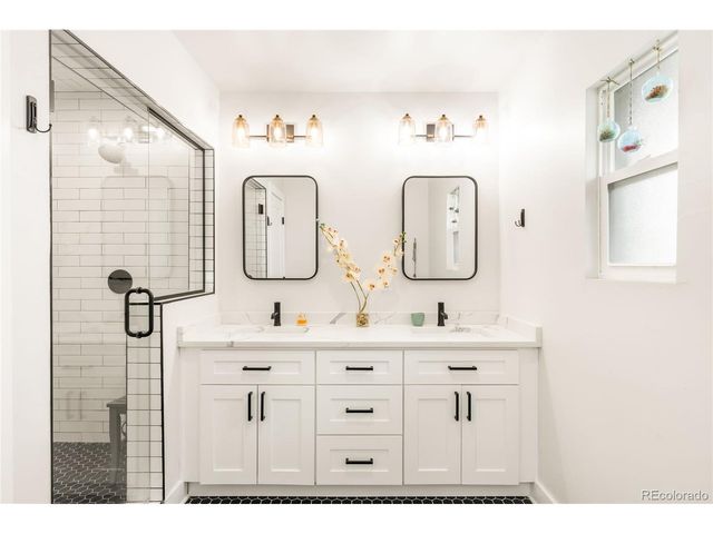 200 Locust St, Denver, CO 80220