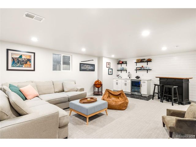 200 Locust St, Denver, CO 80220