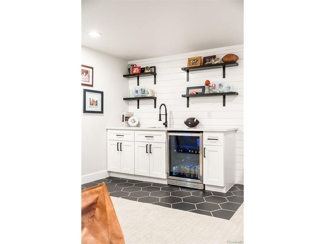 200 Locust St, Denver, CO 80220