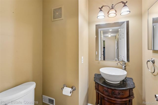 1520 Ne Eden Gardens Drive S, Fenton, MI 48430
