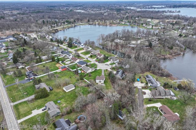 1520 Ne Eden Gardens Drive S, Fenton, MI 48430