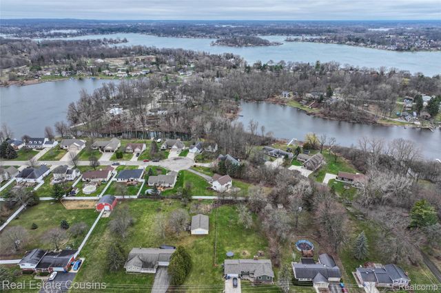 1520 Ne Eden Gardens Drive S, Fenton, MI 48430