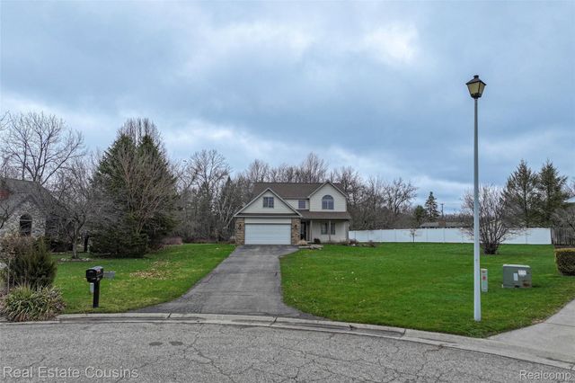 1520 Ne Eden Gardens Drive S, Fenton, MI 48430
