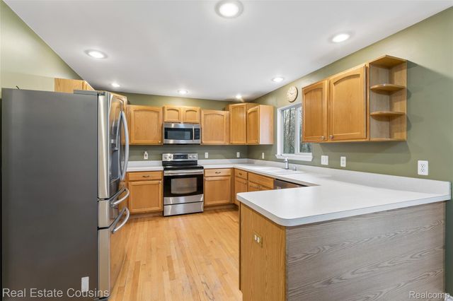 1520 Ne Eden Gardens Drive S, Fenton, MI 48430