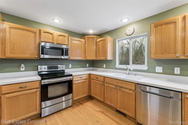 1520 Ne Eden Gardens Drive S, Fenton, MI 48430