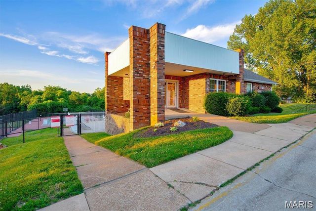 6803 Cottage Grove Lane F, Oakville, MO 63129