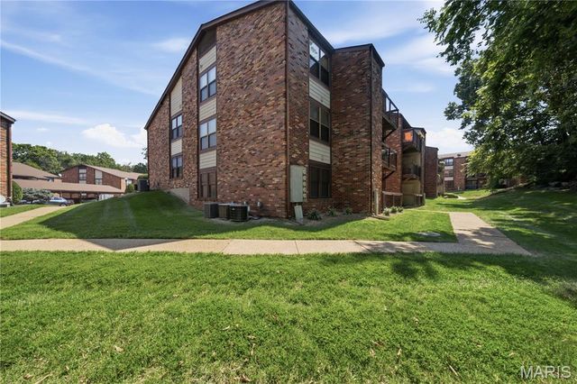 6803 Cottage Grove Lane F, Oakville, MO 63129