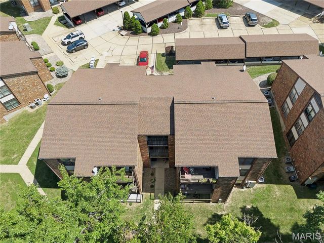 6803 Cottage Grove Lane F, Oakville, MO 63129
