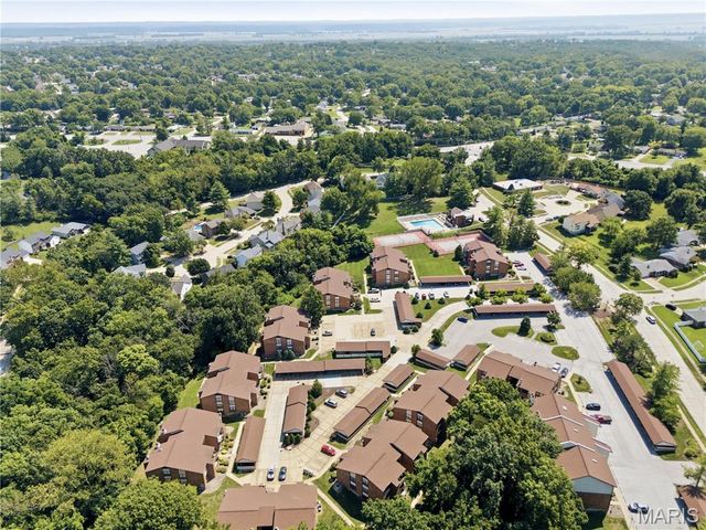 6803 Cottage Grove Lane F, Oakville, MO 63129