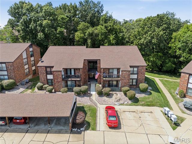6803 Cottage Grove Lane F, Oakville, MO 63129