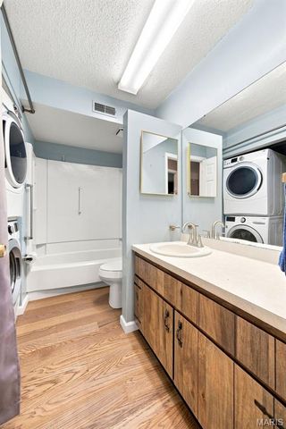 6803 Cottage Grove Lane F, Oakville, MO 63129