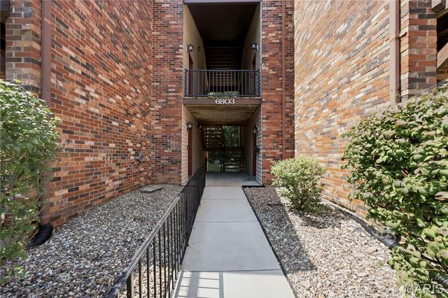 6803 Cottage Grove Lane F, Oakville, MO 63129