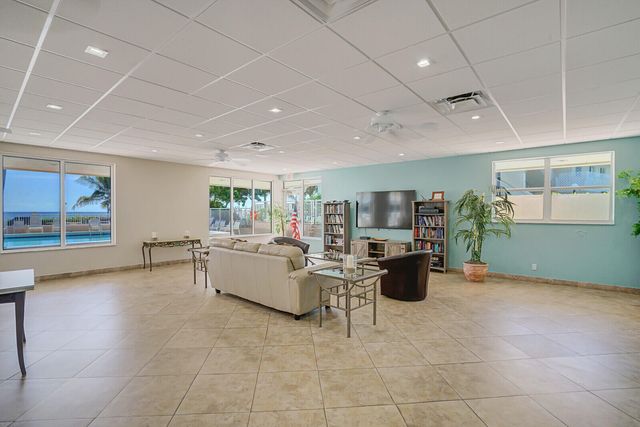 1051 Hillsboro Mile 902e, Hillsboro Beach, FL 33062