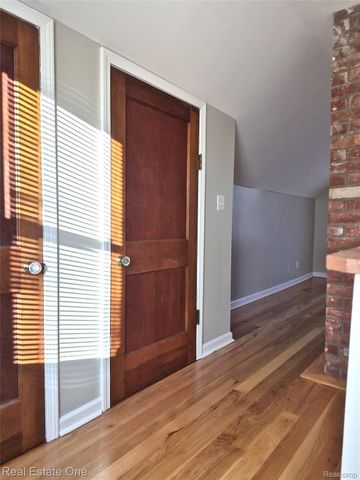 1069 Mulberry Street, Wyandotte, MI 48192