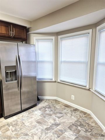 1069 Mulberry Street, Wyandotte, MI 48192