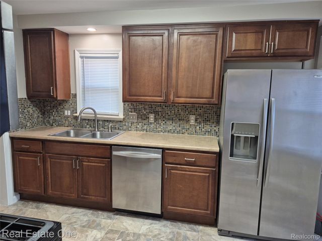 1069 Mulberry Street, Wyandotte, MI 48192