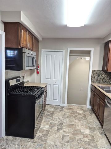 1069 Mulberry Street, Wyandotte, MI 48192
