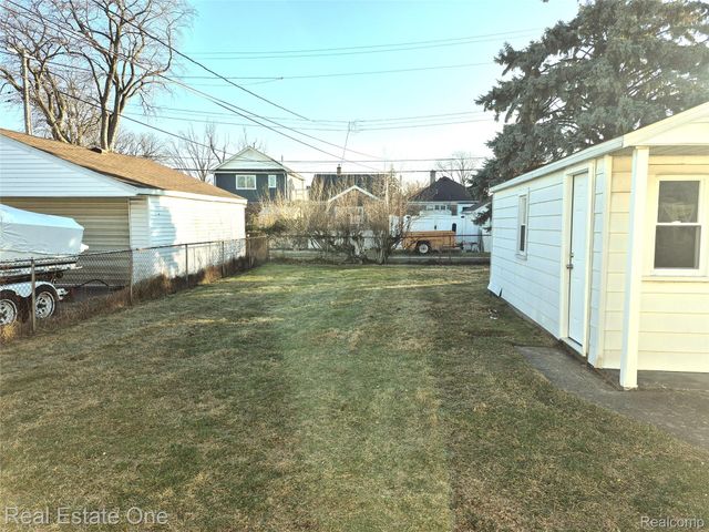 1069 Mulberry Street, Wyandotte, MI 48192