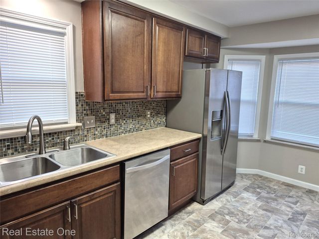 1069 Mulberry Street, Wyandotte, MI 48192