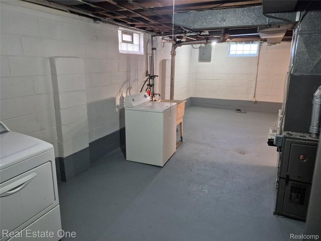 1069 Mulberry Street, Wyandotte, MI 48192
