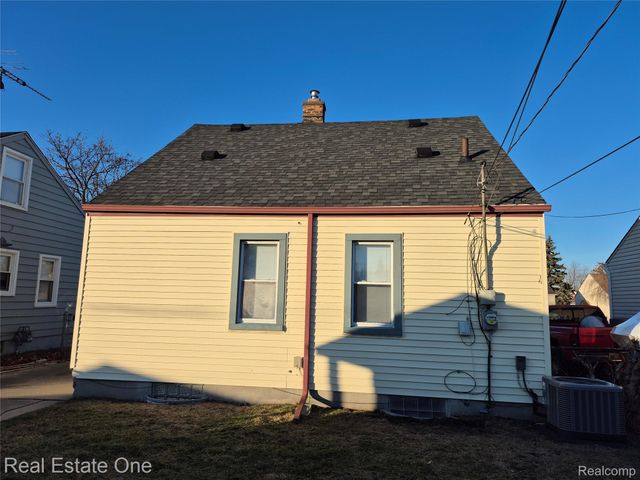 1069 Mulberry Street, Wyandotte, MI 48192