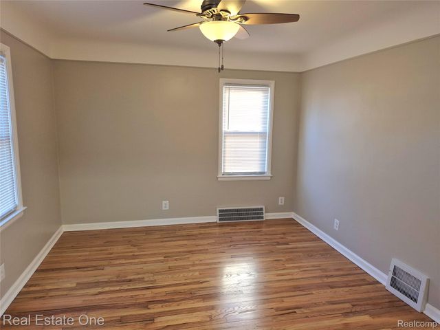 1069 Mulberry Street, Wyandotte, MI 48192
