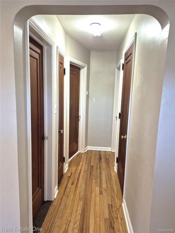 1069 Mulberry Street, Wyandotte, MI 48192
