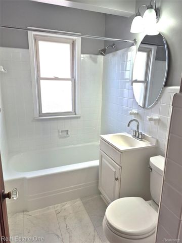 1069 Mulberry Street, Wyandotte, MI 48192