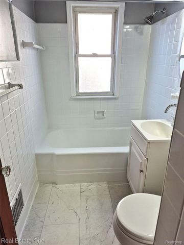 1069 Mulberry Street, Wyandotte, MI 48192