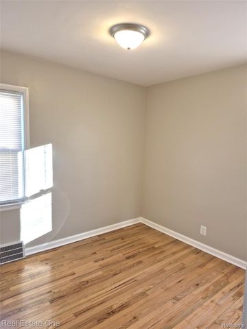 1069 Mulberry Street, Wyandotte, MI 48192