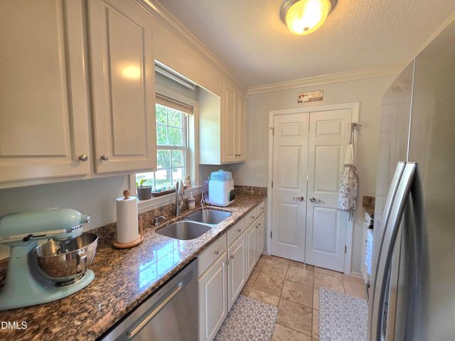 19 Atlantic Avenue, Benson, NC 27504