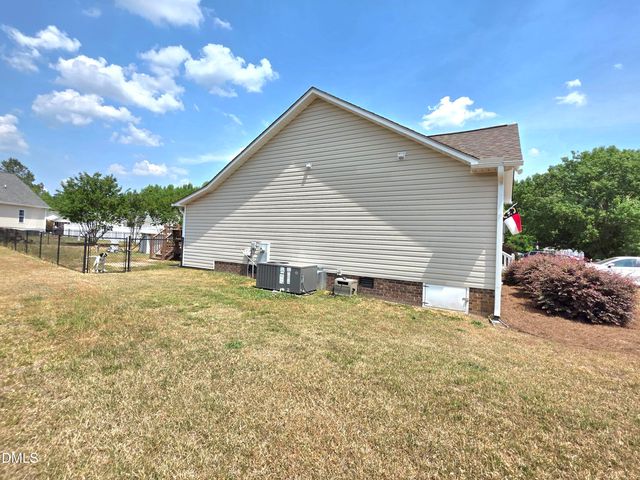 19 Atlantic Avenue, Benson, NC 27504