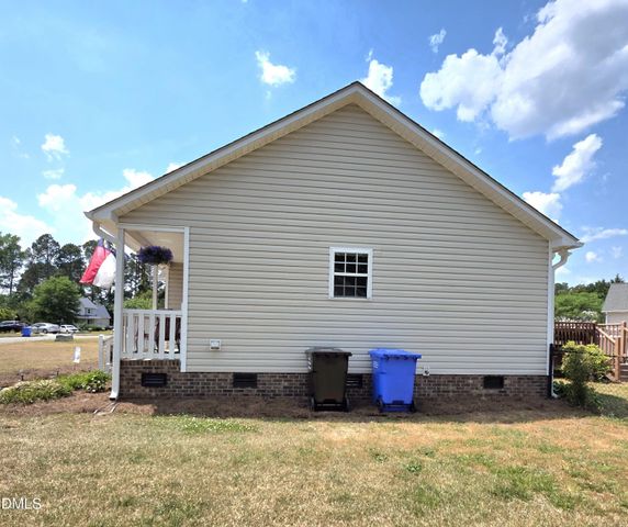 19 Atlantic Avenue, Benson, NC 27504