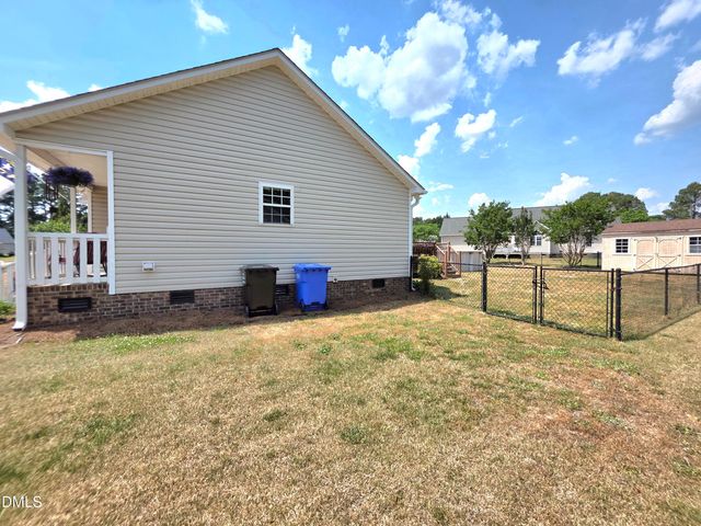 19 Atlantic Avenue, Benson, NC 27504