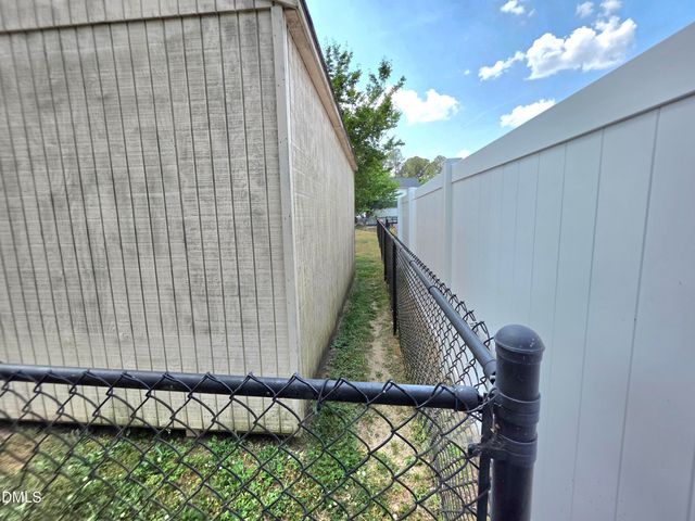 19 Atlantic Avenue, Benson, NC 27504