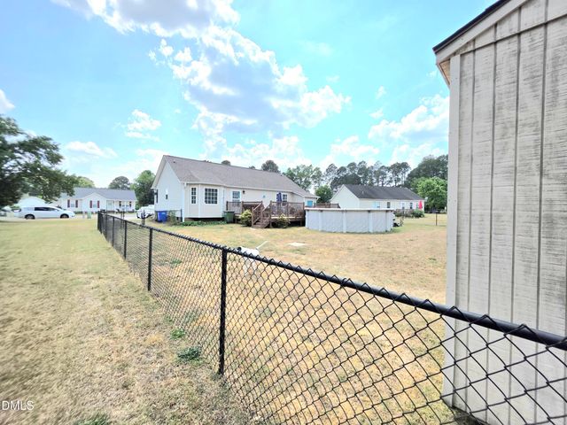 19 Atlantic Avenue, Benson, NC 27504