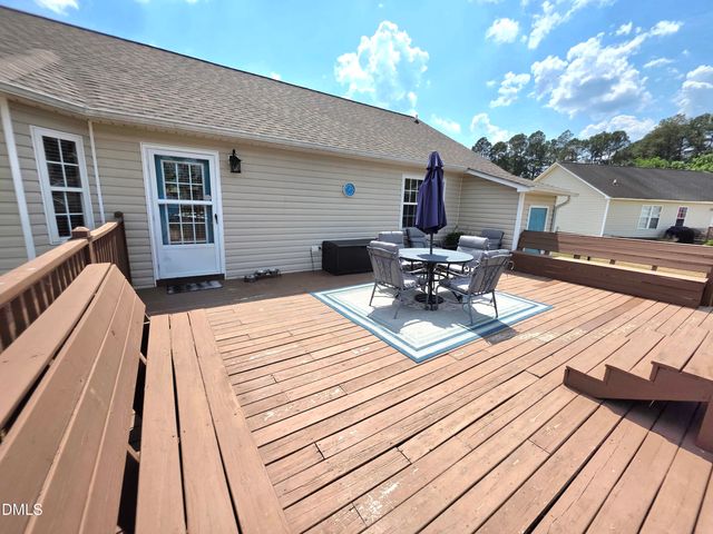 19 Atlantic Avenue, Benson, NC 27504