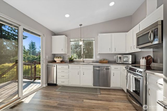 1018 154th Place SW, Lynnwood, WA 98037