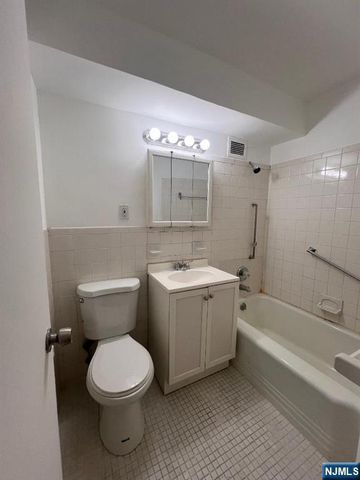 6515 Boulevard East 2E, West New York, NJ 07093