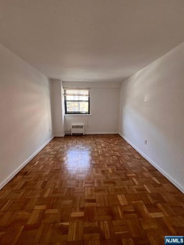 6515 Boulevard East 2E, West New York, NJ 07093
