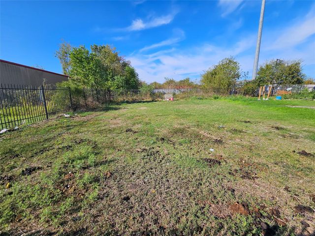 5919 N Wayside Drive, Houston, TX 77028