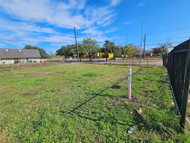 5919 N Wayside Drive, Houston, TX 77028