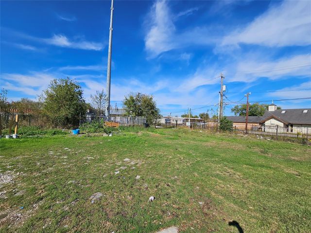 5919 N Wayside Drive, Houston, TX 77028