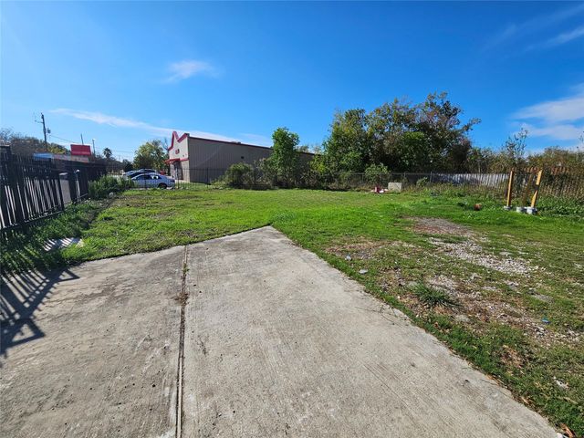 5919 N Wayside Drive, Houston, TX 77028