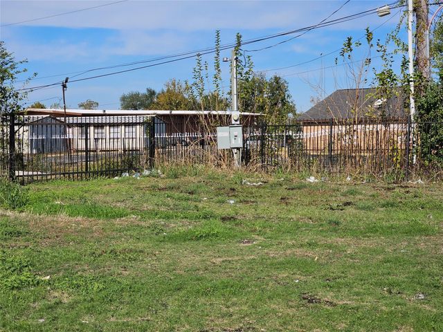 5919 N Wayside Drive, Houston, TX 77028