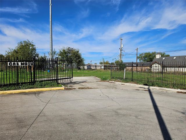 5919 N Wayside Drive, Houston, TX 77028